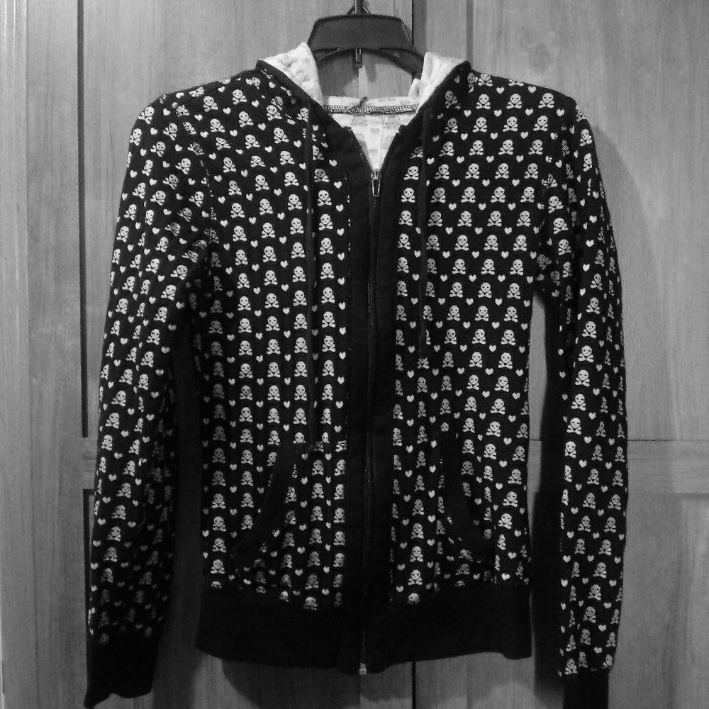 Skull and heart zip up hoodie